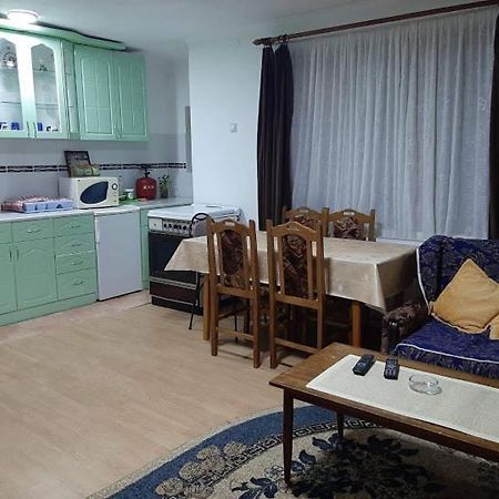 Privatni Smestaj Dobri Dobrosin Exterior foto